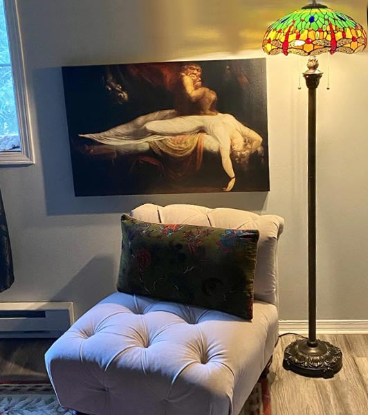 Selling Tiffany lamp, because of persistence, so professional