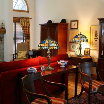 How to Choose a Tiffany Lamp: 2024 Buying Guide