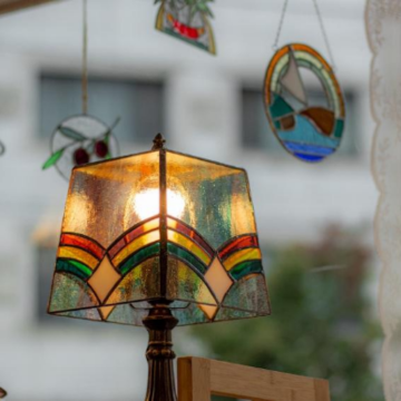 What is a Tiffany Lamp? The Art of Stained Glass Lighting Explained